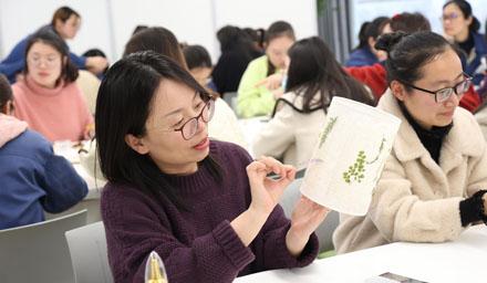 以春为名，彩神vll官网-追求健康,你我一起成长女神，共赴花事，三·八妇女节快乐！